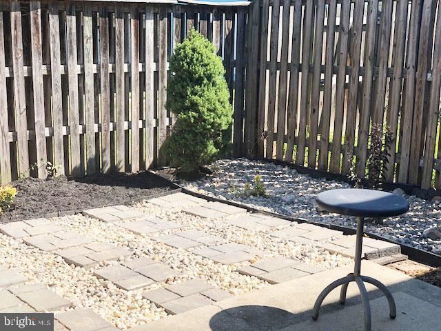 HILLCREST TOWNE - Residential Lease