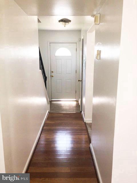 HILLCREST TOWNE - Residential Lease