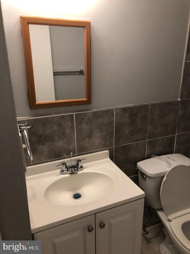 HILLCREST TOWNE - Residential Lease