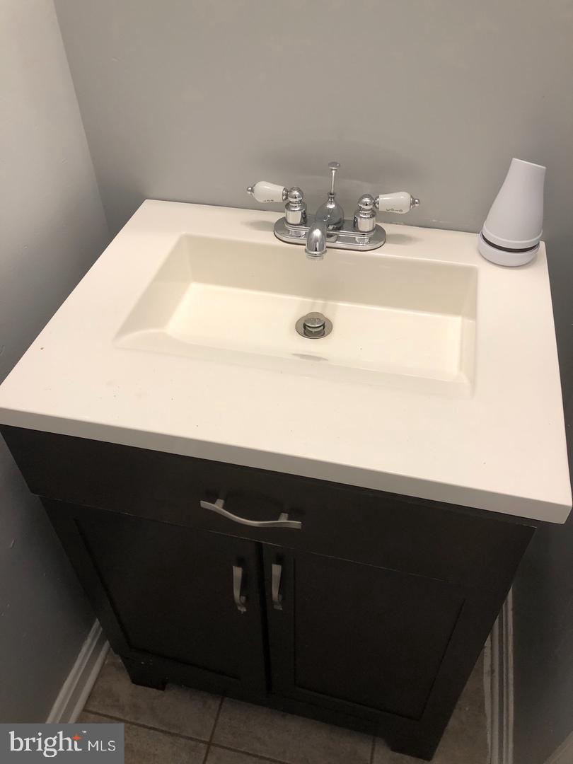 HILLCREST TOWNE - Residential Lease