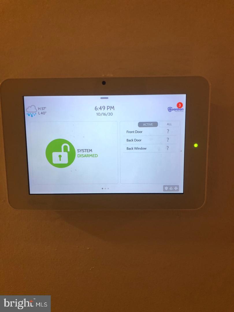 HILLCREST TOWNE - Residential Lease