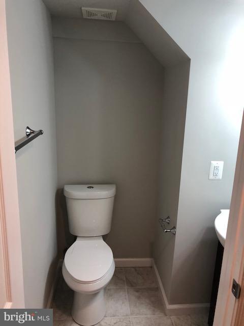 COUNTRY CLUB MANOR - Residential