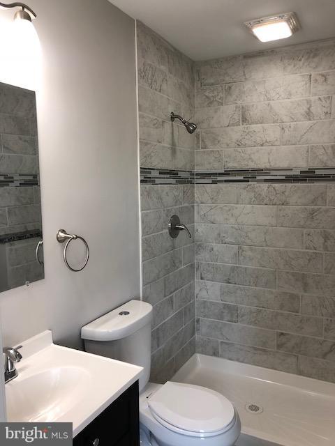 COUNTRY CLUB MANOR - Residential