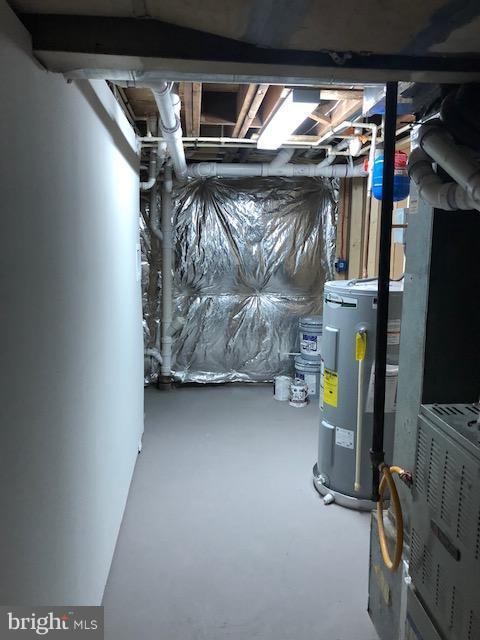 COUNTRY CLUB MANOR - Residential