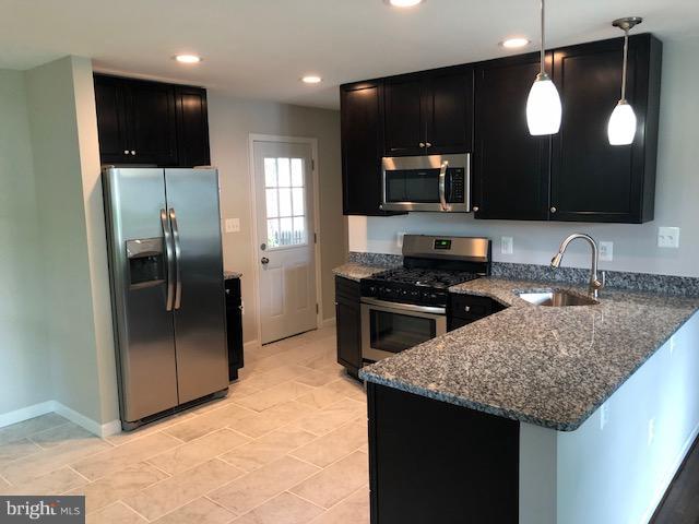 COUNTRY CLUB MANOR - Residential