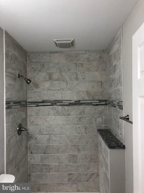 COUNTRY CLUB MANOR - Residential