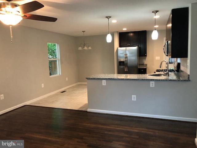 COUNTRY CLUB MANOR - Residential