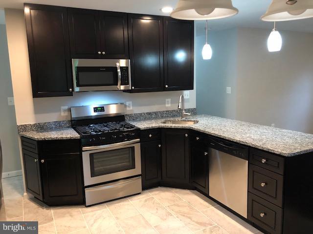 COUNTRY CLUB MANOR - Residential