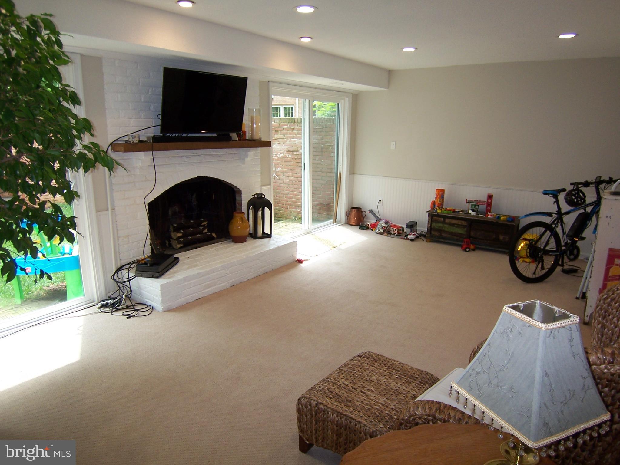 WESTMORELAND SQUARE - Residential Lease