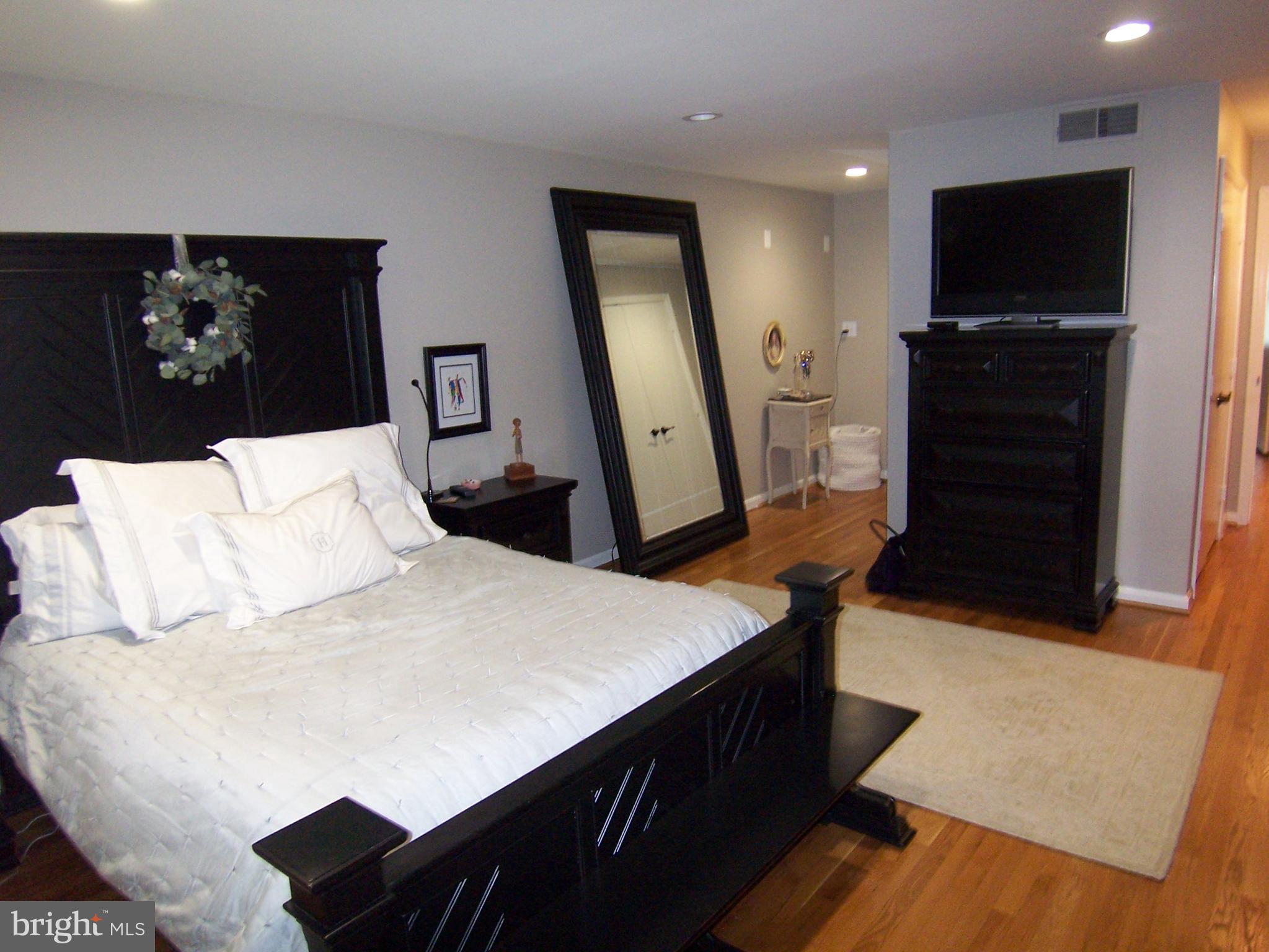 WESTMORELAND SQUARE - Residential Lease