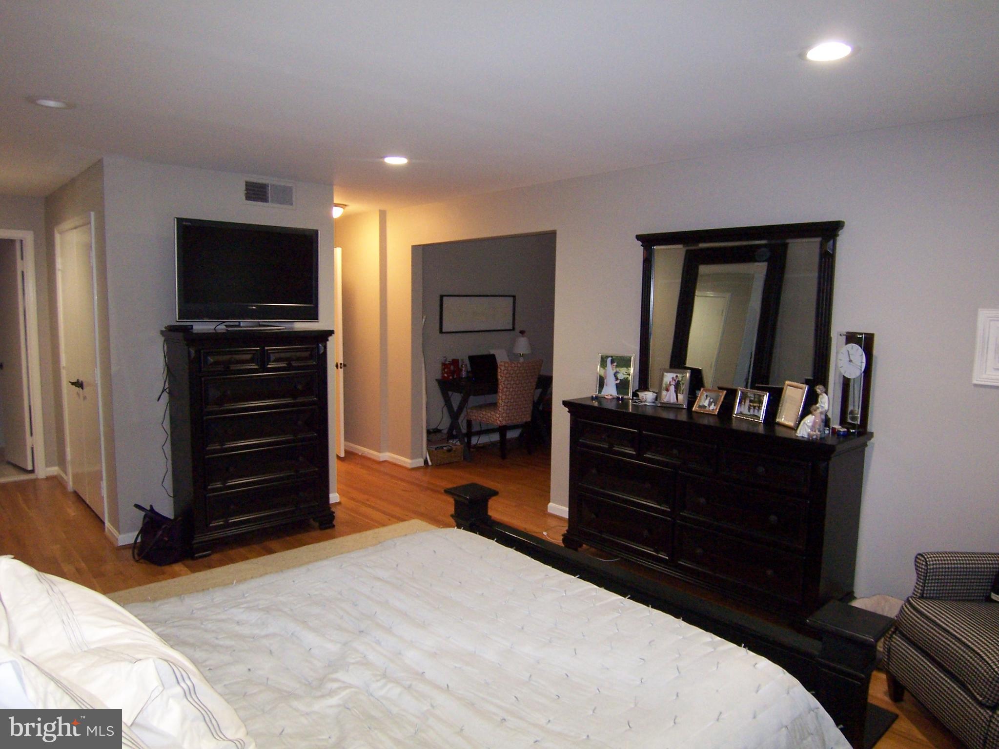 WESTMORELAND SQUARE - Residential Lease