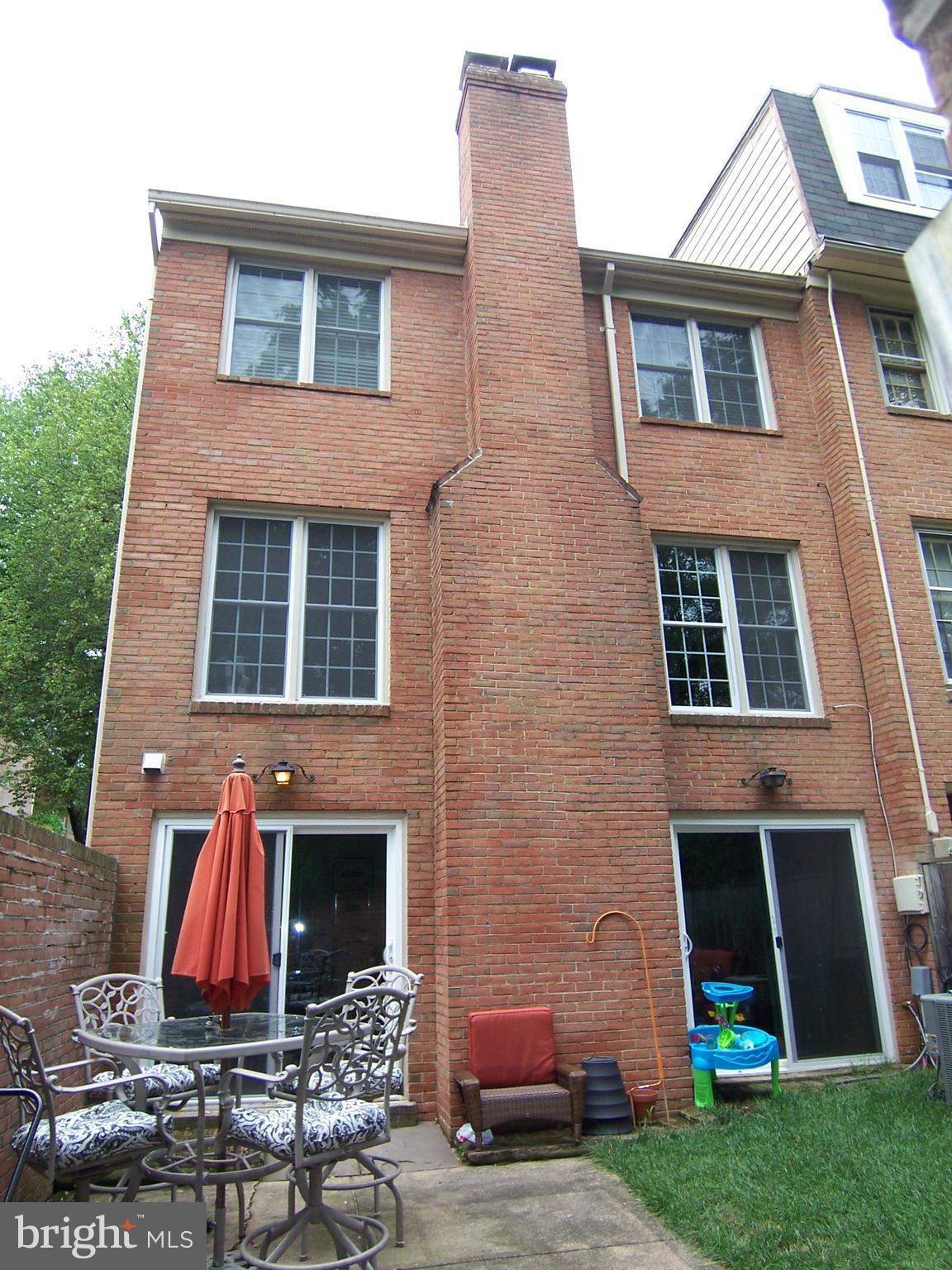 WESTMORELAND SQUARE - Residential Lease