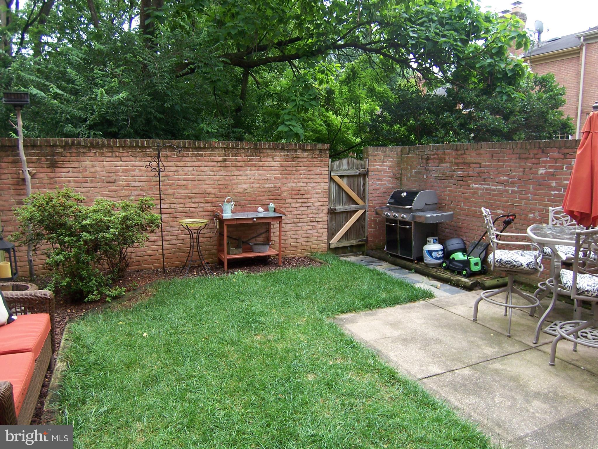 WESTMORELAND SQUARE - Residential Lease