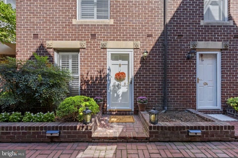 Photo of 126 N Union Street, ALEXANDRIA, VA 22314 (MLS # VAAX2066586)