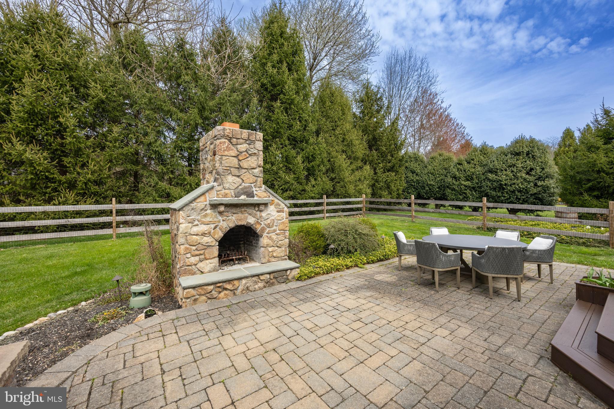 ROCKFORD CROSSING - Residential