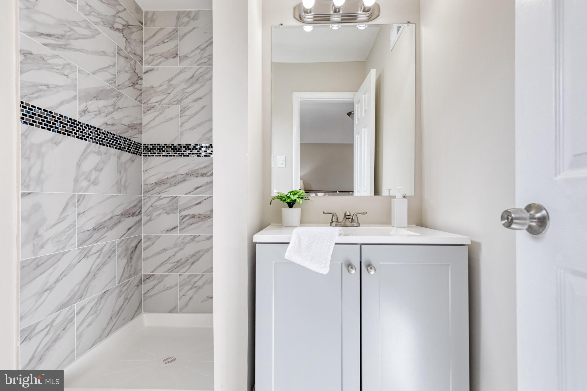 ROYAL VIEW - Residential