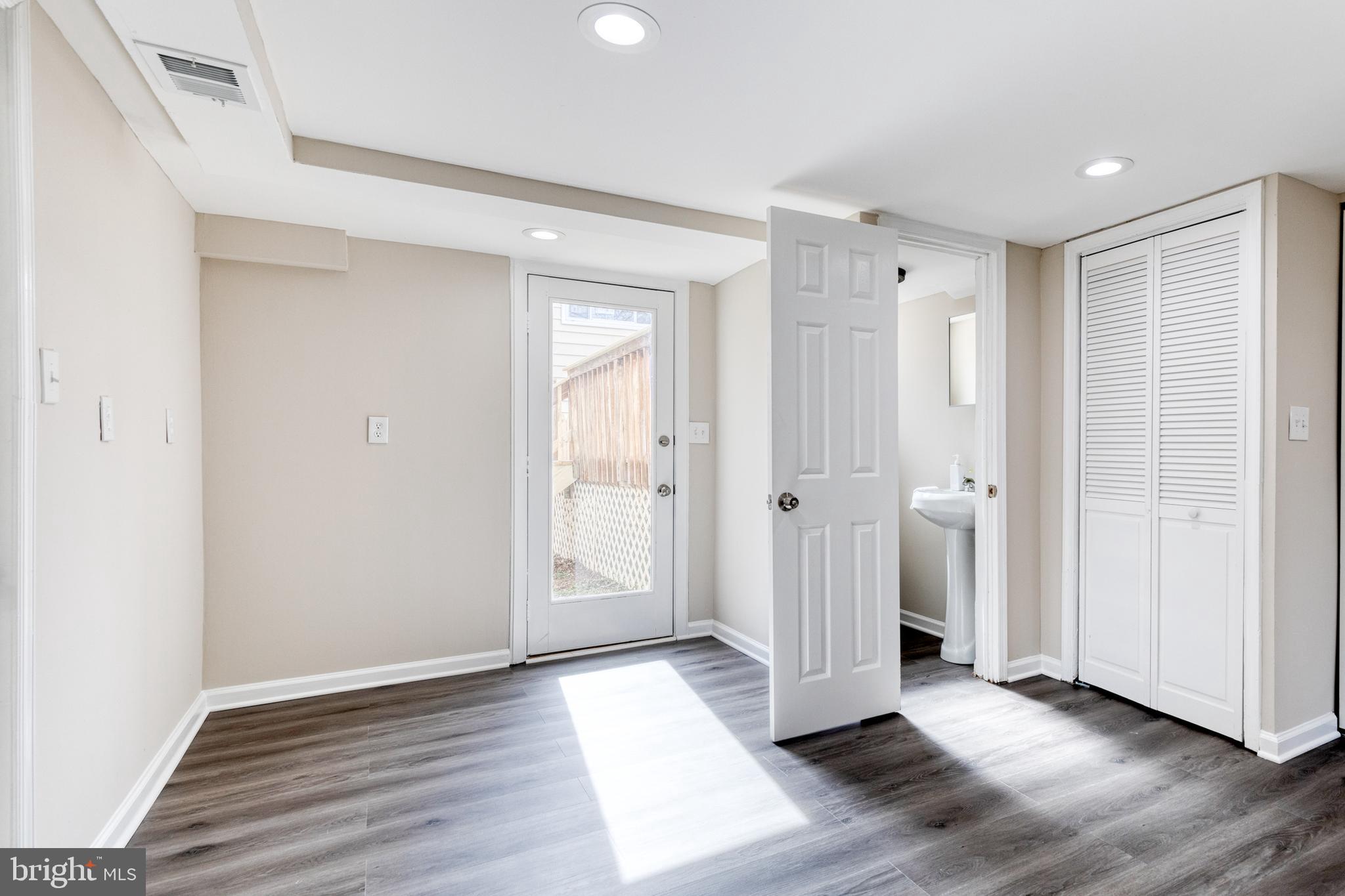 ROYAL VIEW - Residential