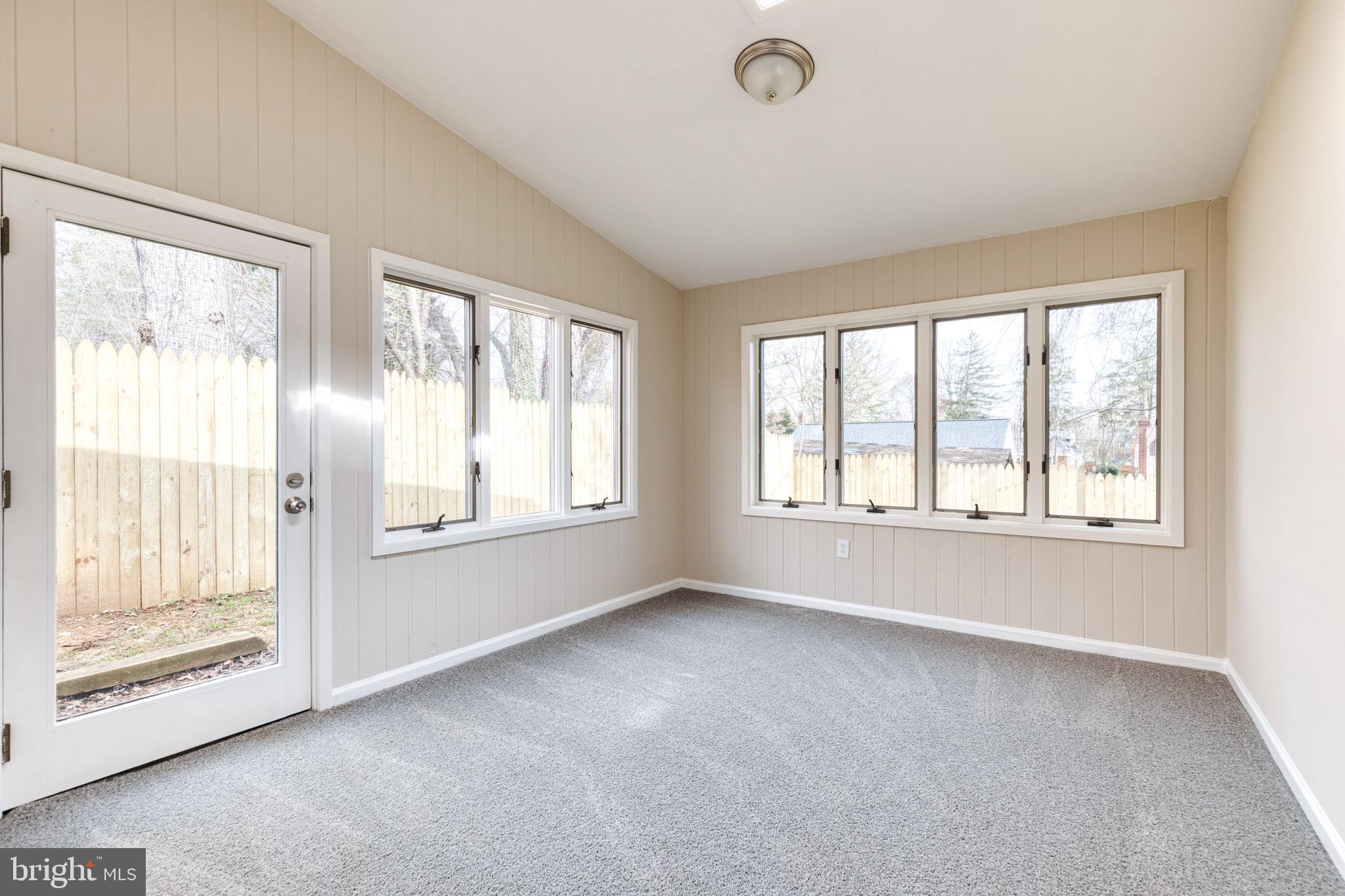 ROYAL VIEW - Residential