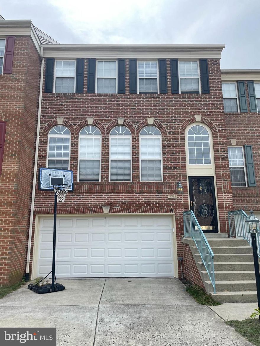 Lovely 3 Bedroom Townhome with 3-Level Bump-out in Creekside. 2 Full and 2 Half Bathrooms. **New Paint and Floors Refinished**. Large Living Room and Separate Dining Room. Gourmet Kitchen with Granite Counters and Stainless Steel Appliances. Family Room w/FP off the Kitchen. 3 Large Bedrooms. Lovely Primary Bedroom with 2 Walk-In Closets and Bathroom with Separate Tub and Shower. Laundry on Bedroom Level. Hardwood Floors. Ceiling Fans. Deck. 2-Car Garage. Dual Zoned HVAC. Convenient to shopping and commuter routes. No Pets/No Smokers. $50 Application Fee.