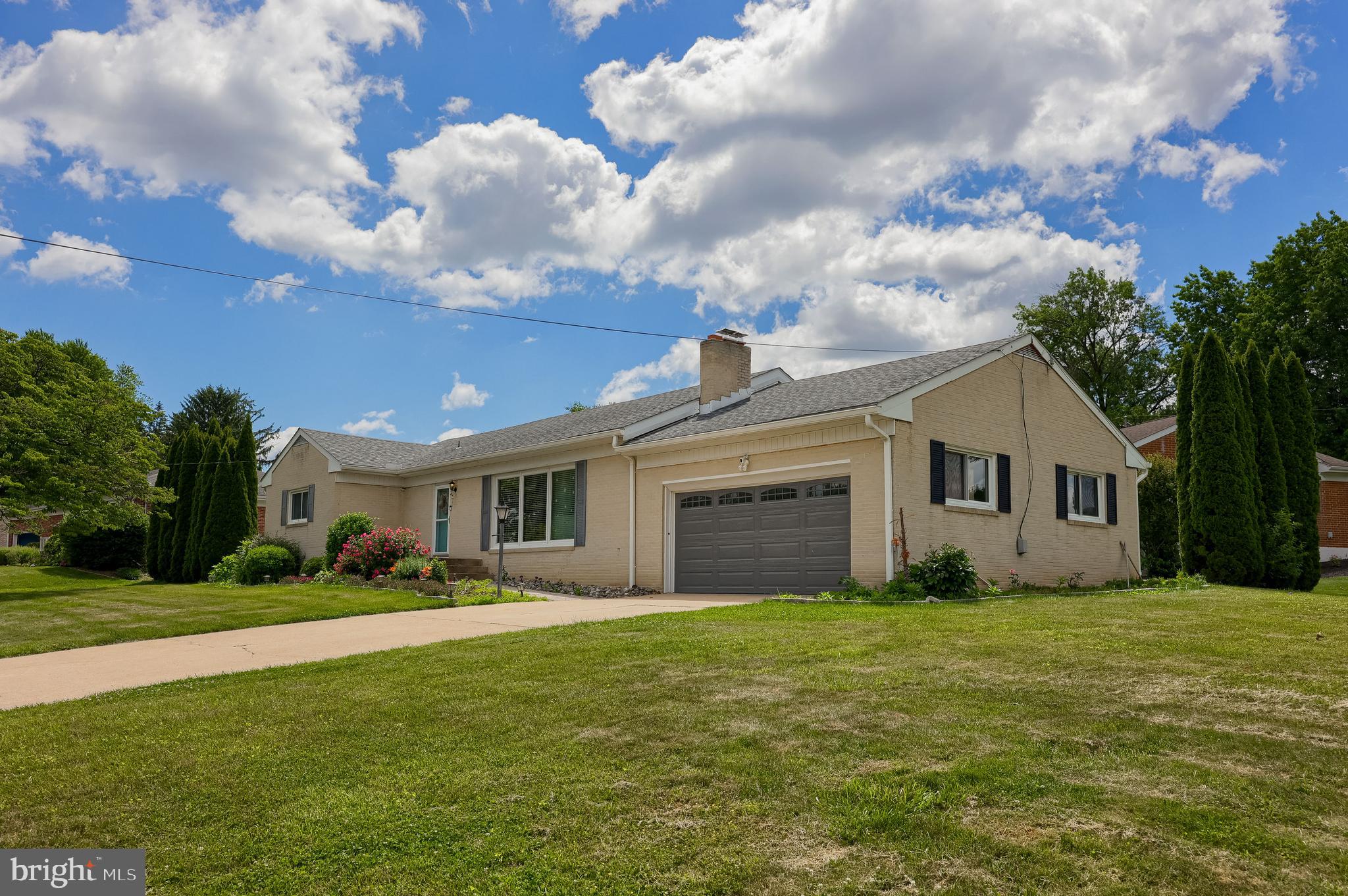 100 N LYNBROOK DRIVE N
