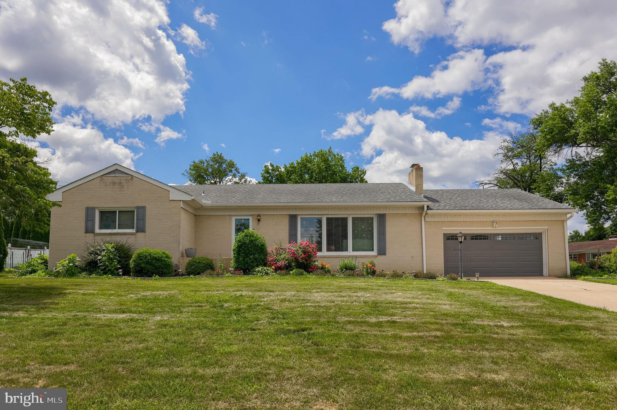 100 N LYNBROOK DRIVE N