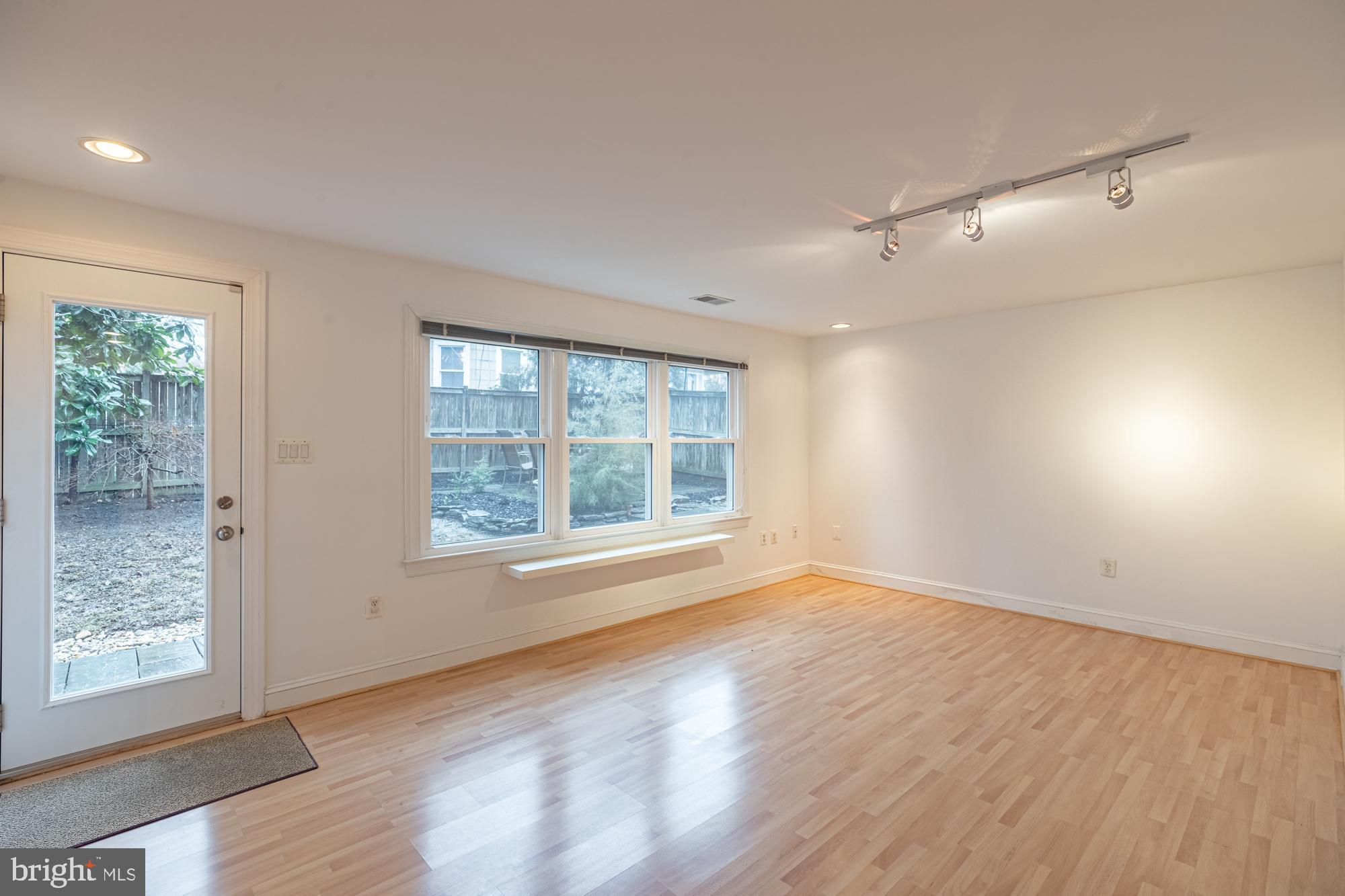 BRANDON VILLAGE - Residential