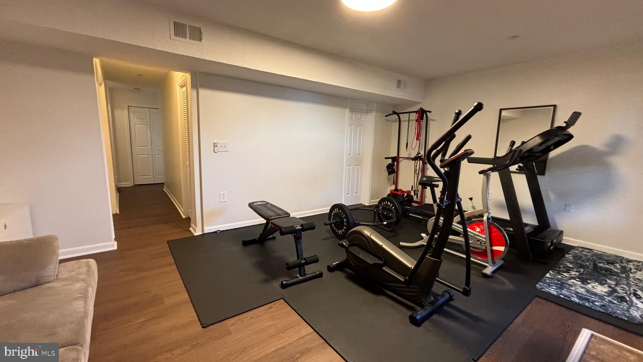 THE KNOLLS/CROFTON VILLAGE - Residential Lease