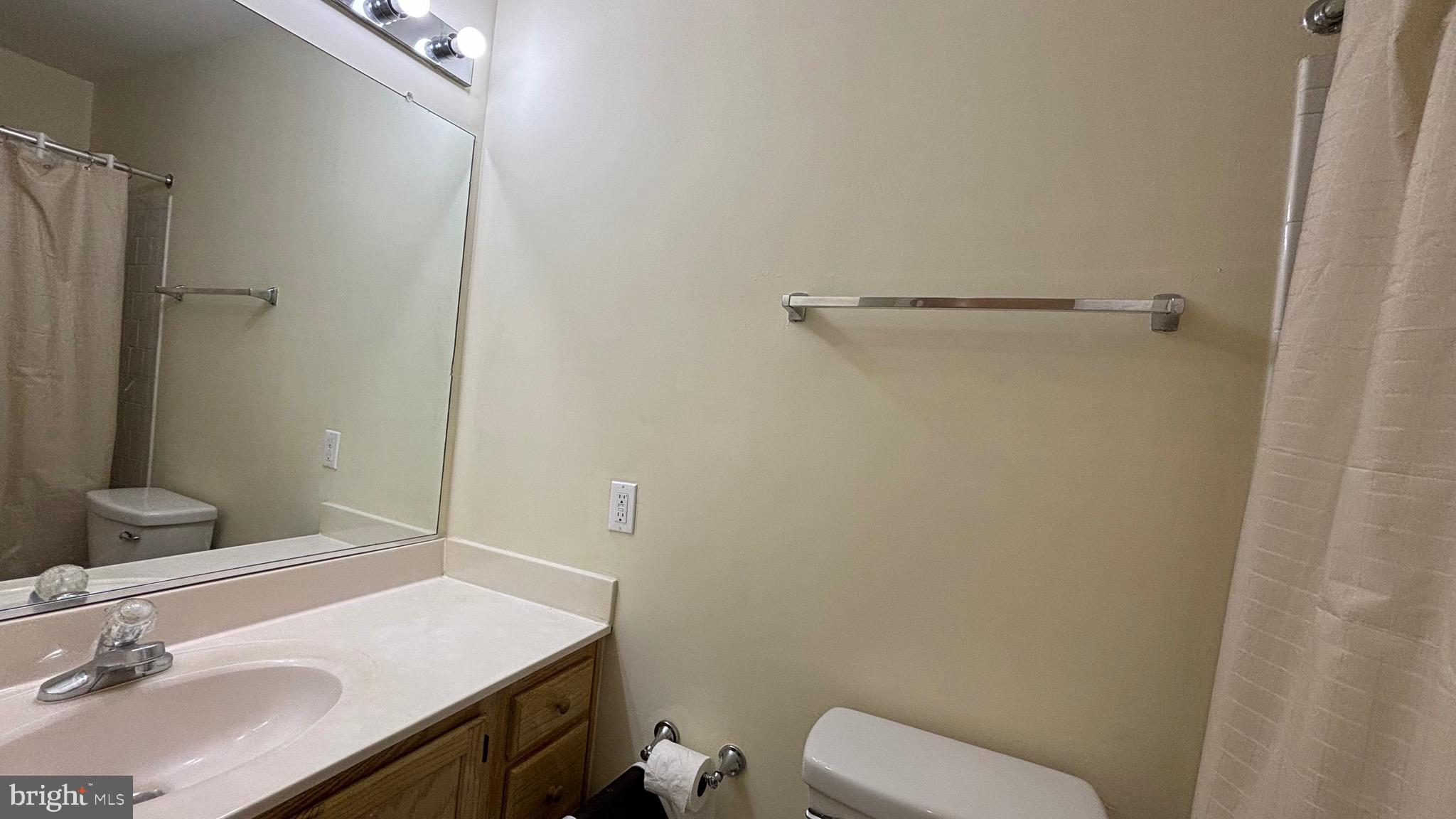 THE KNOLLS/CROFTON VILLAGE - Residential Lease