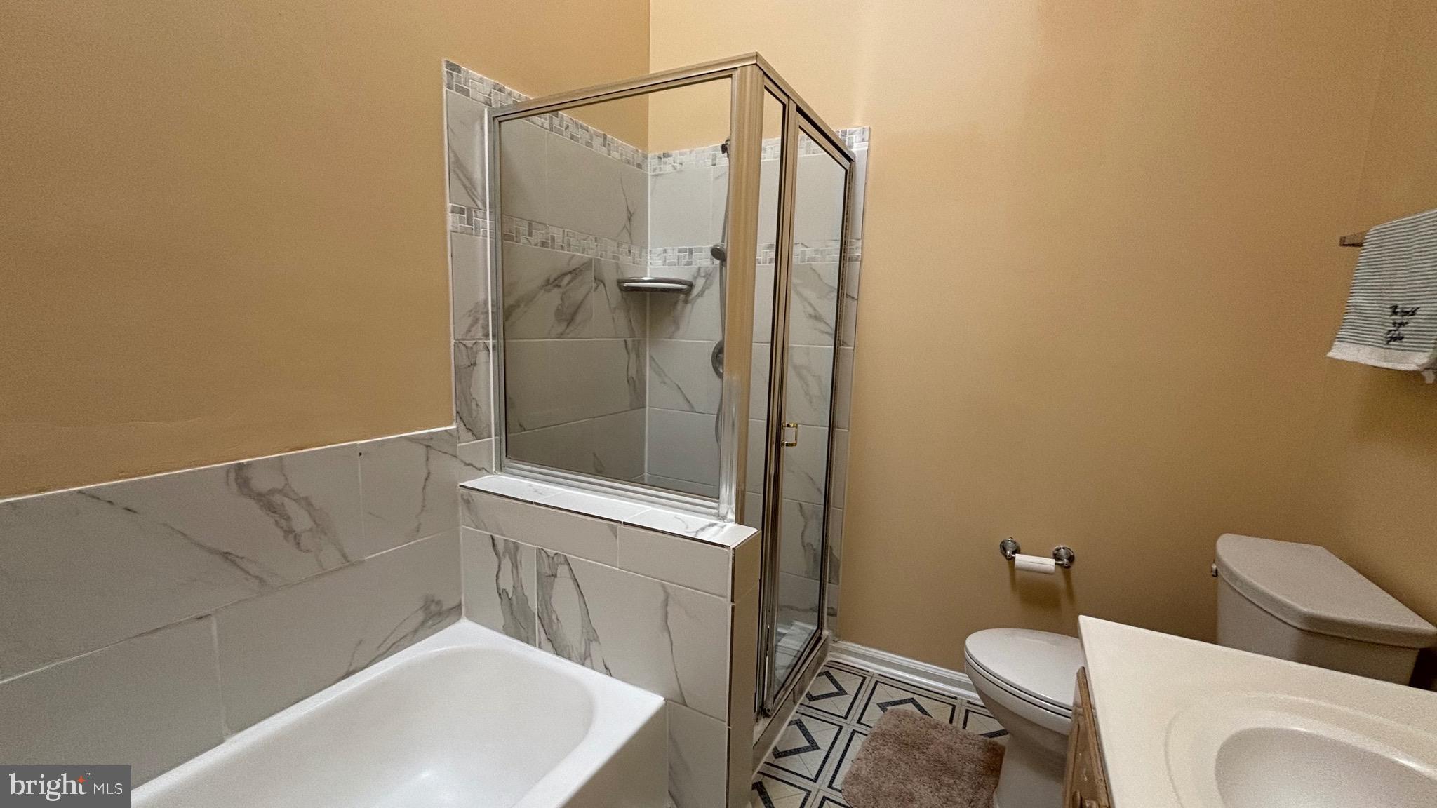 THE KNOLLS/CROFTON VILLAGE - Residential Lease