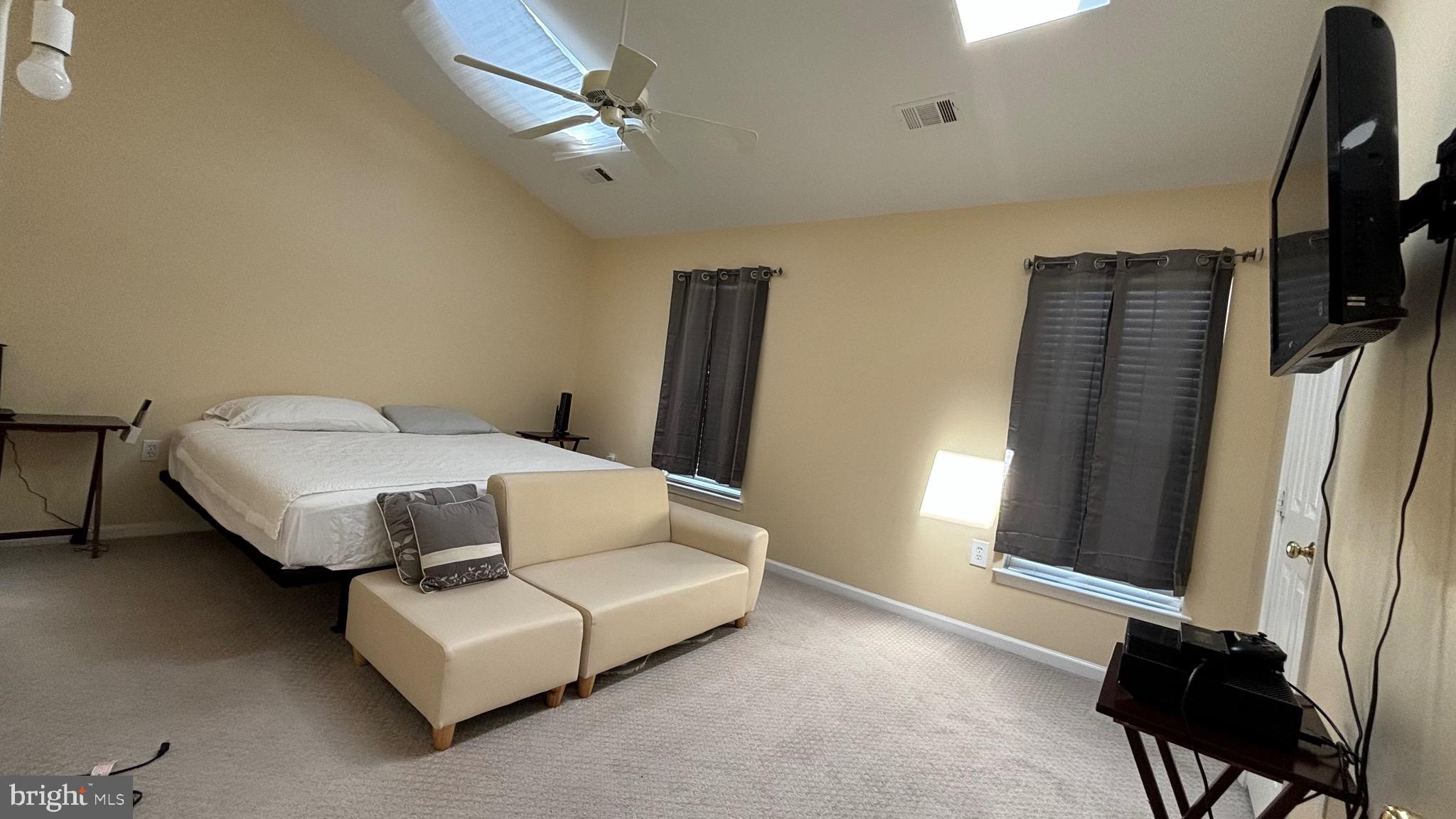 THE KNOLLS/CROFTON VILLAGE - Residential Lease