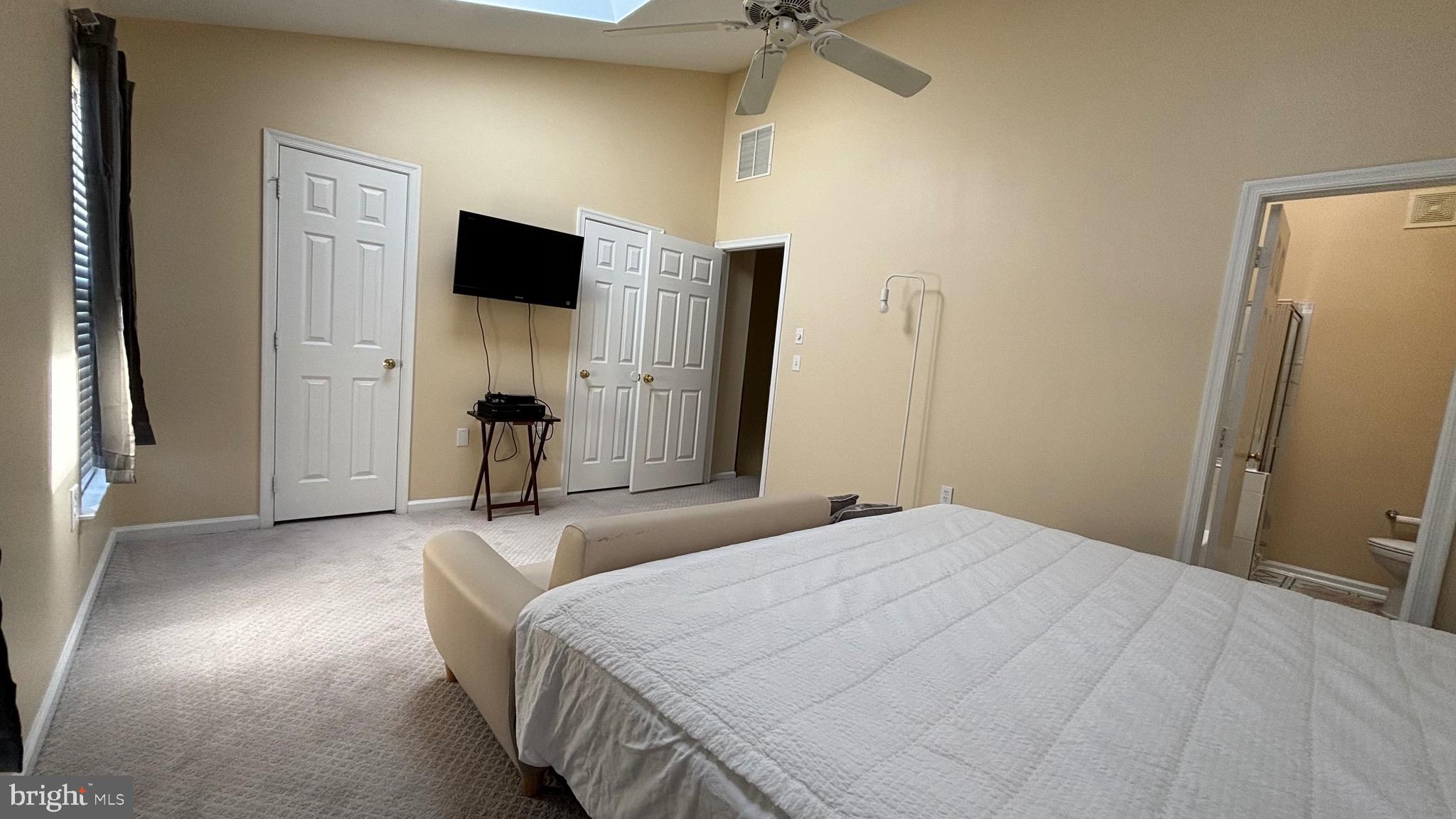 THE KNOLLS/CROFTON VILLAGE - Residential Lease