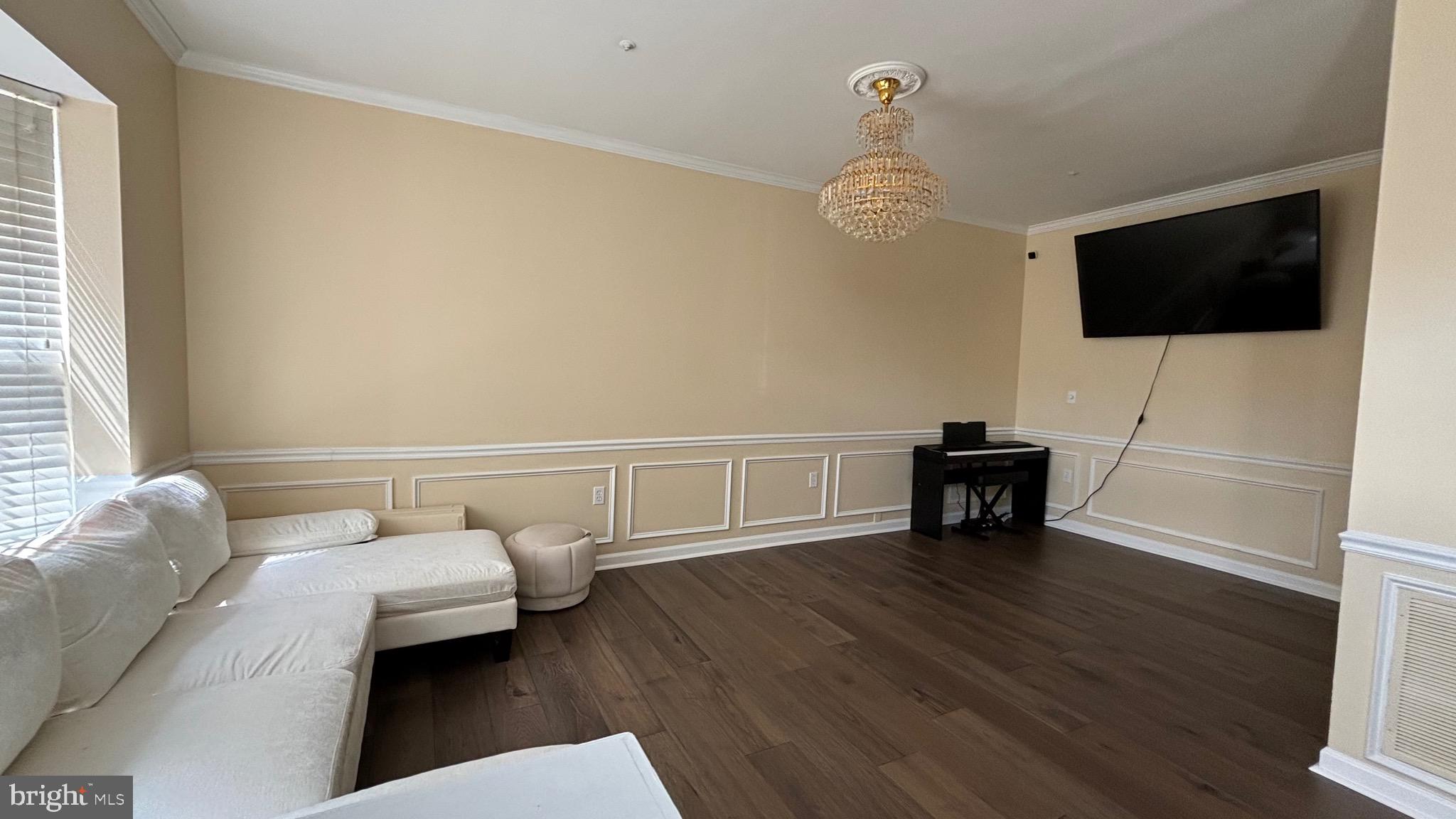 THE KNOLLS/CROFTON VILLAGE - Residential Lease