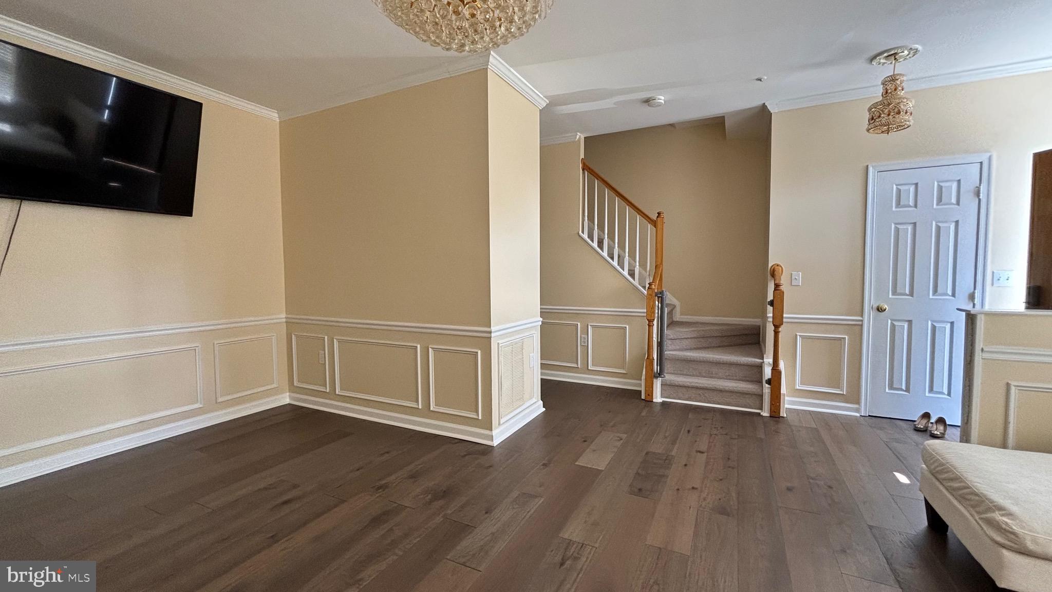 THE KNOLLS/CROFTON VILLAGE - Residential Lease