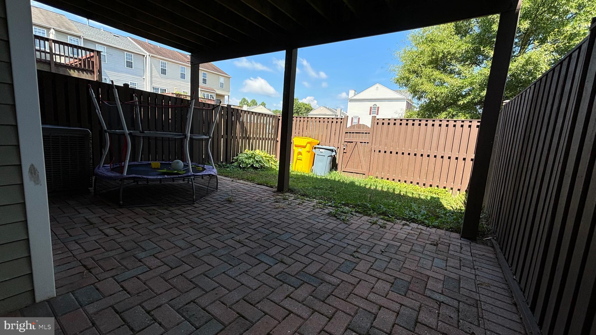 THE KNOLLS/CROFTON VILLAGE - Residential Lease