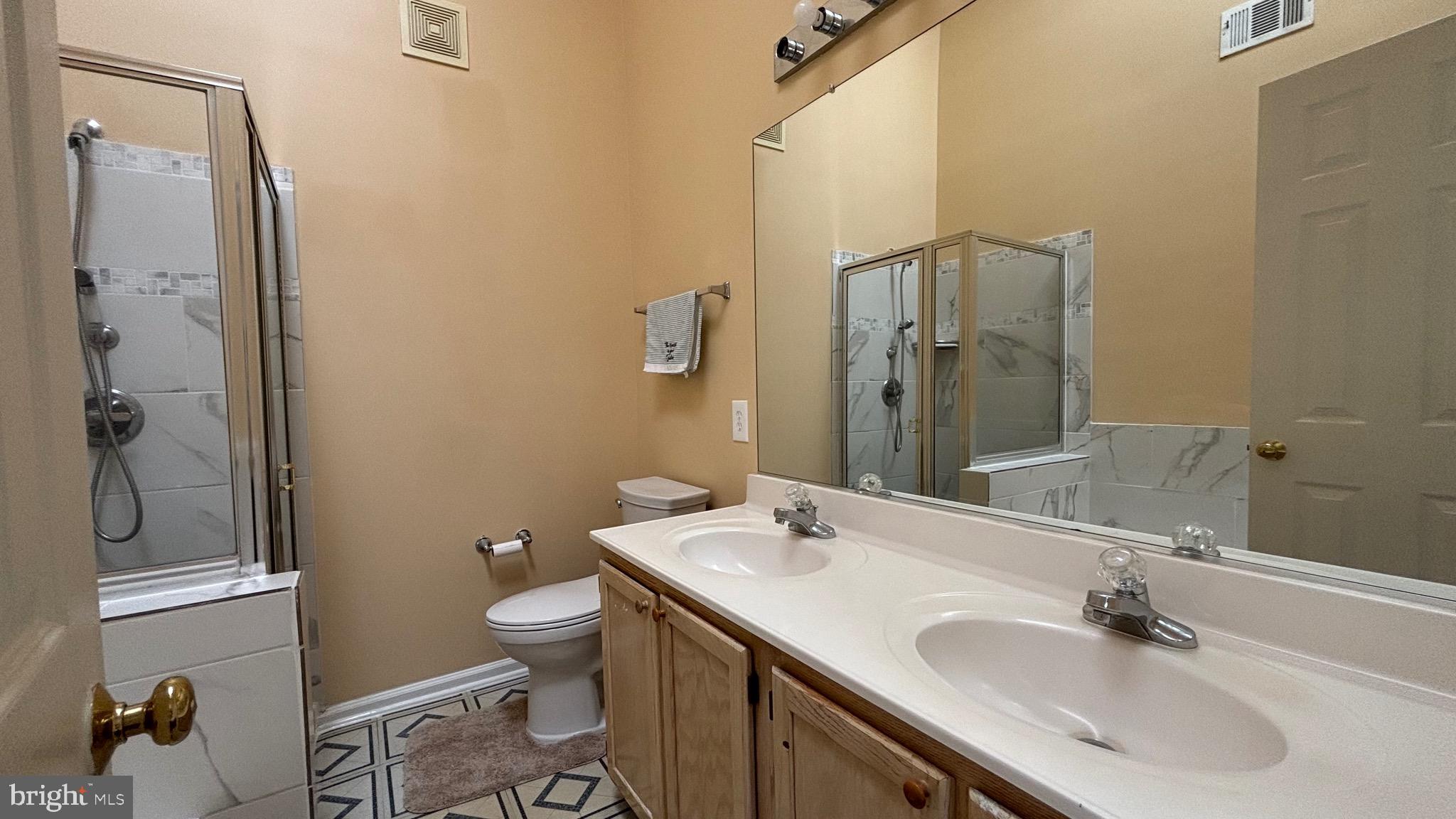 THE KNOLLS/CROFTON VILLAGE - Residential Lease