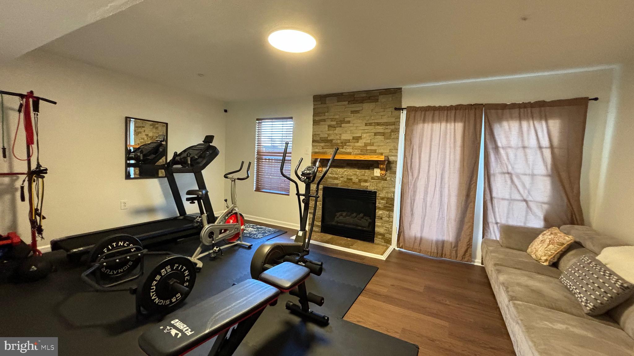 THE KNOLLS/CROFTON VILLAGE - Residential Lease