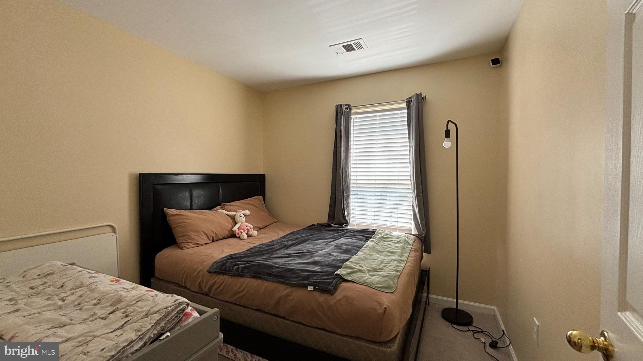 THE KNOLLS/CROFTON VILLAGE - Residential Lease