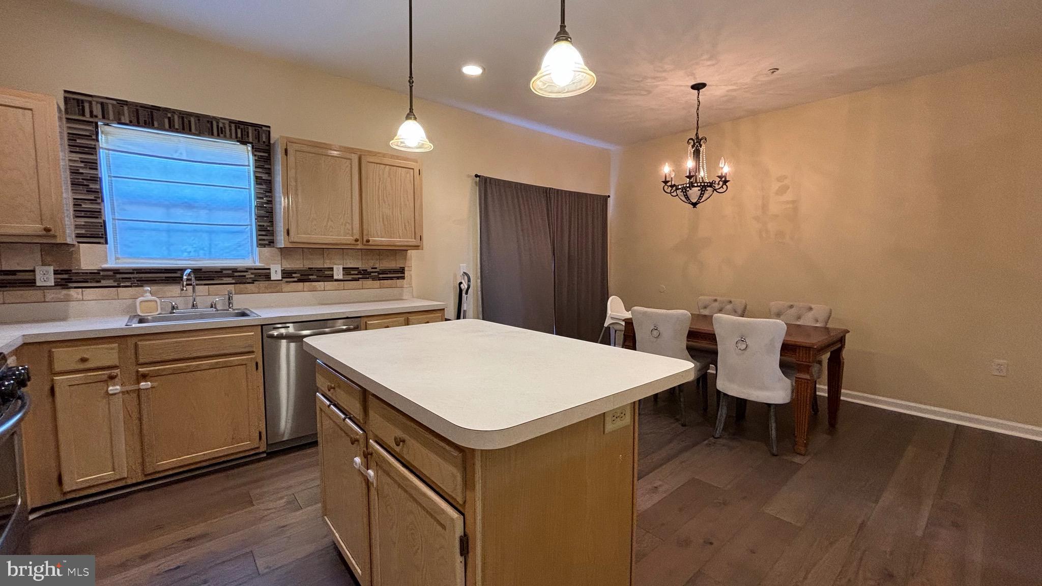 THE KNOLLS/CROFTON VILLAGE - Residential Lease