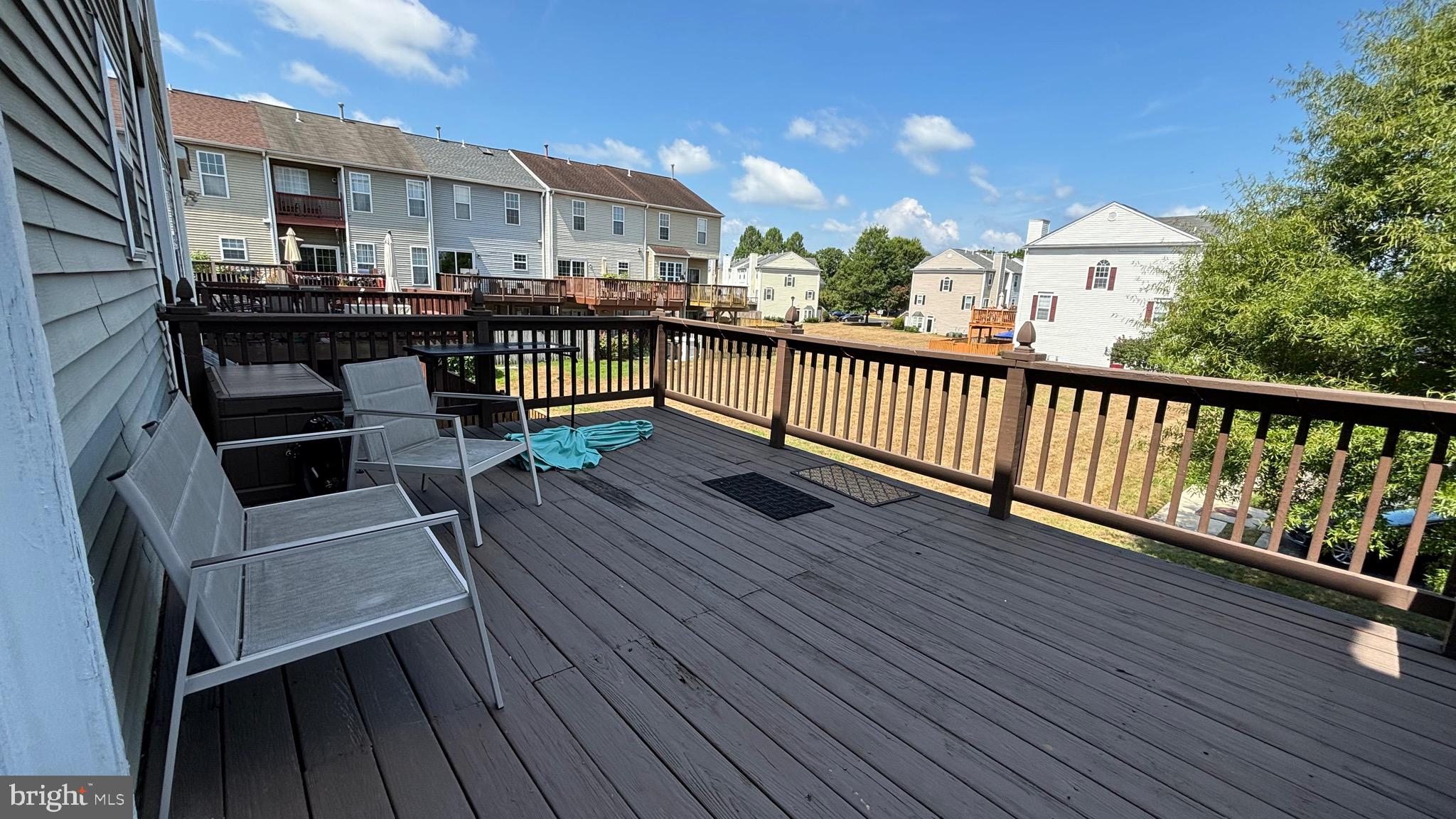 THE KNOLLS/CROFTON VILLAGE - Residential Lease