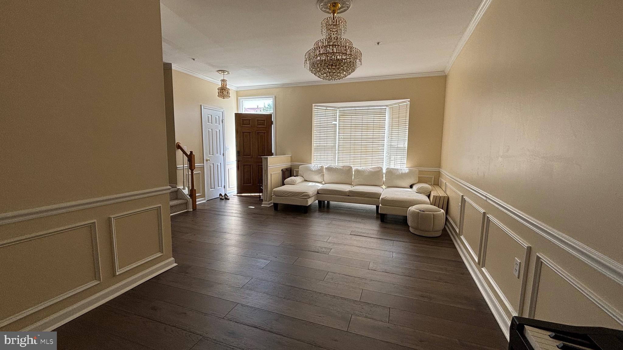 THE KNOLLS/CROFTON VILLAGE - Residential Lease