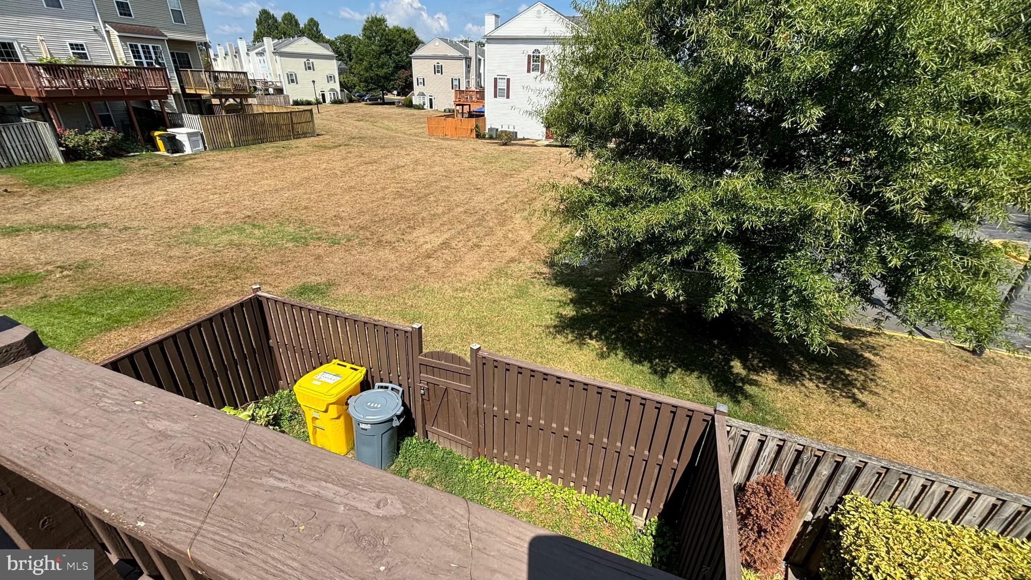 THE KNOLLS/CROFTON VILLAGE - Residential Lease