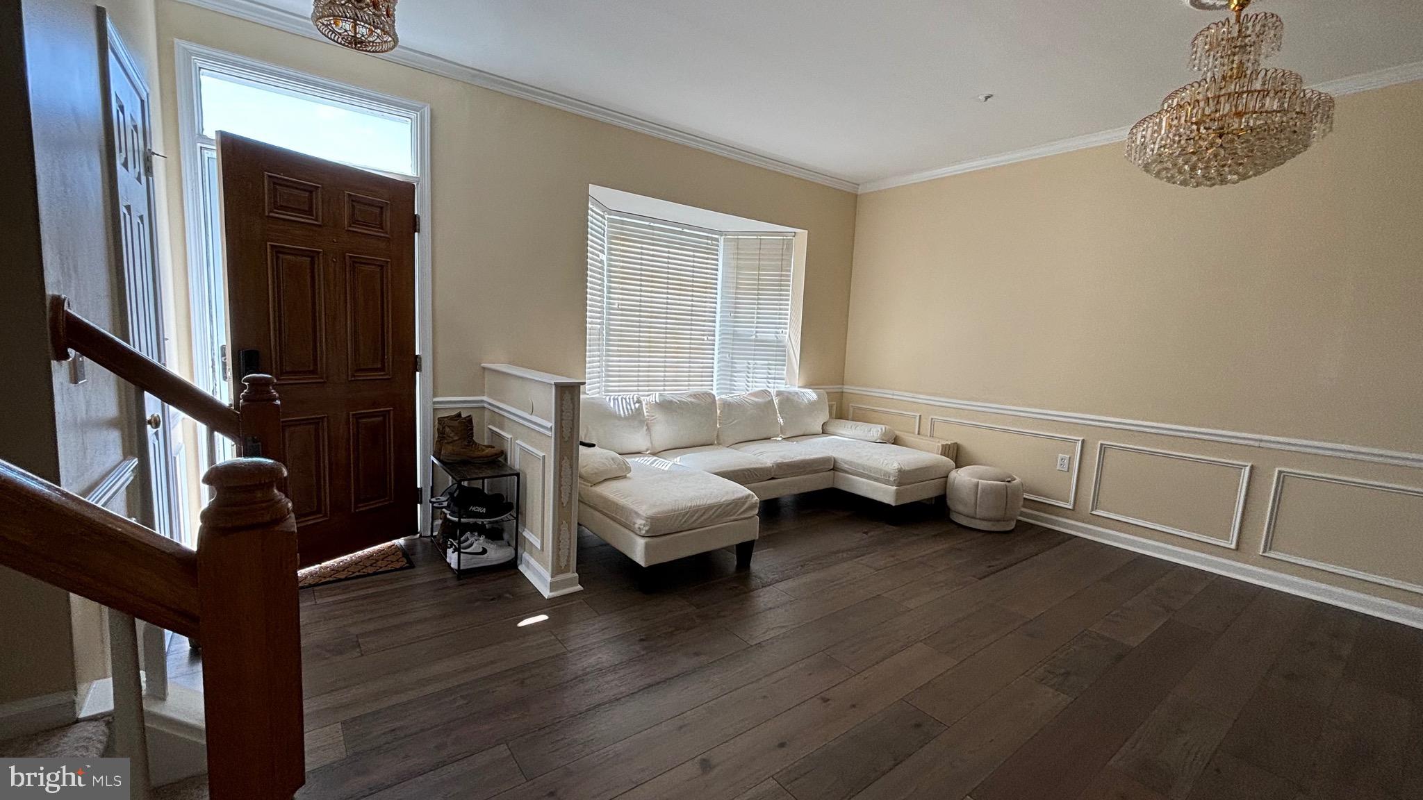 THE KNOLLS/CROFTON VILLAGE - Residential Lease