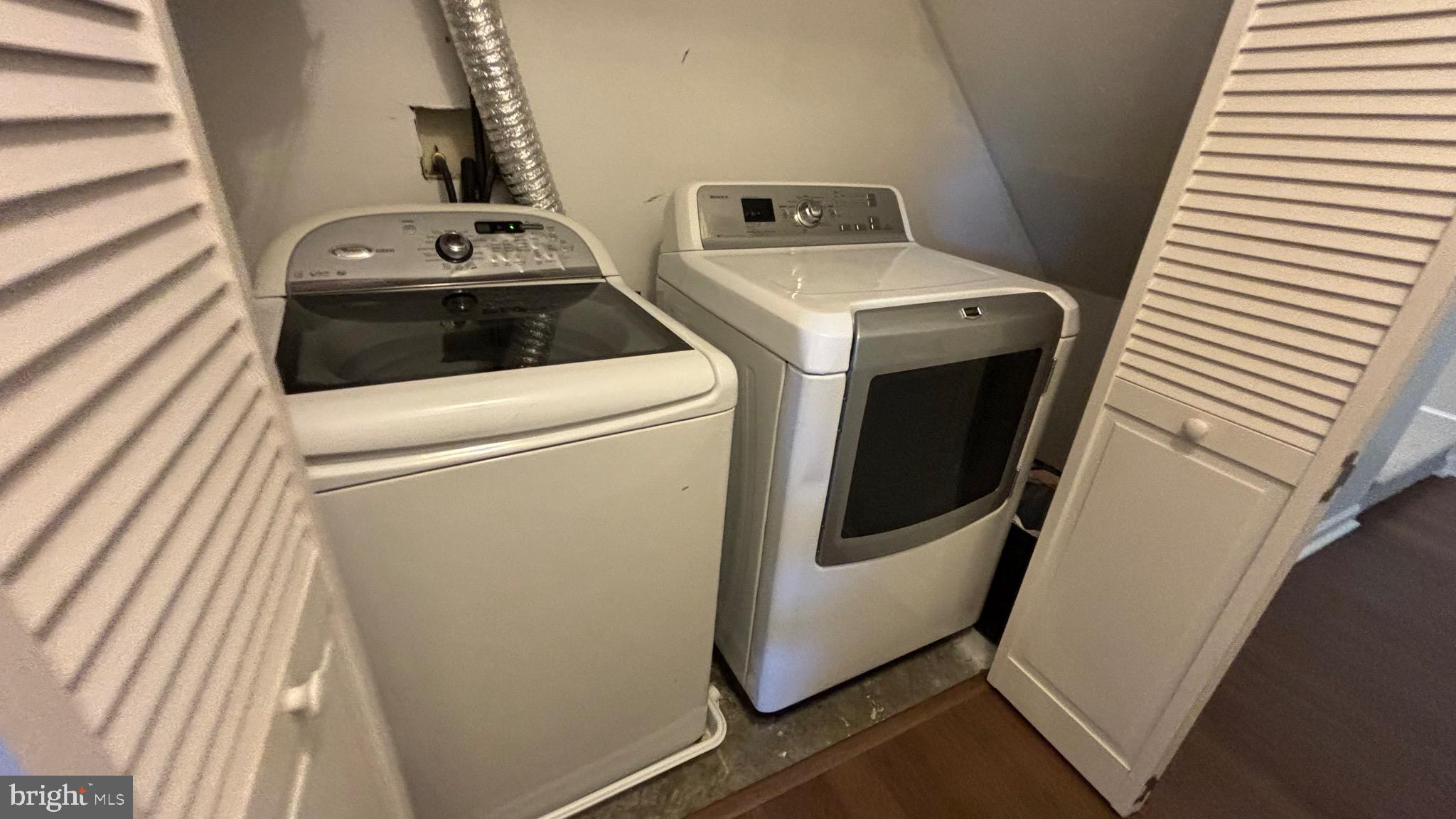 THE KNOLLS/CROFTON VILLAGE - Residential Lease