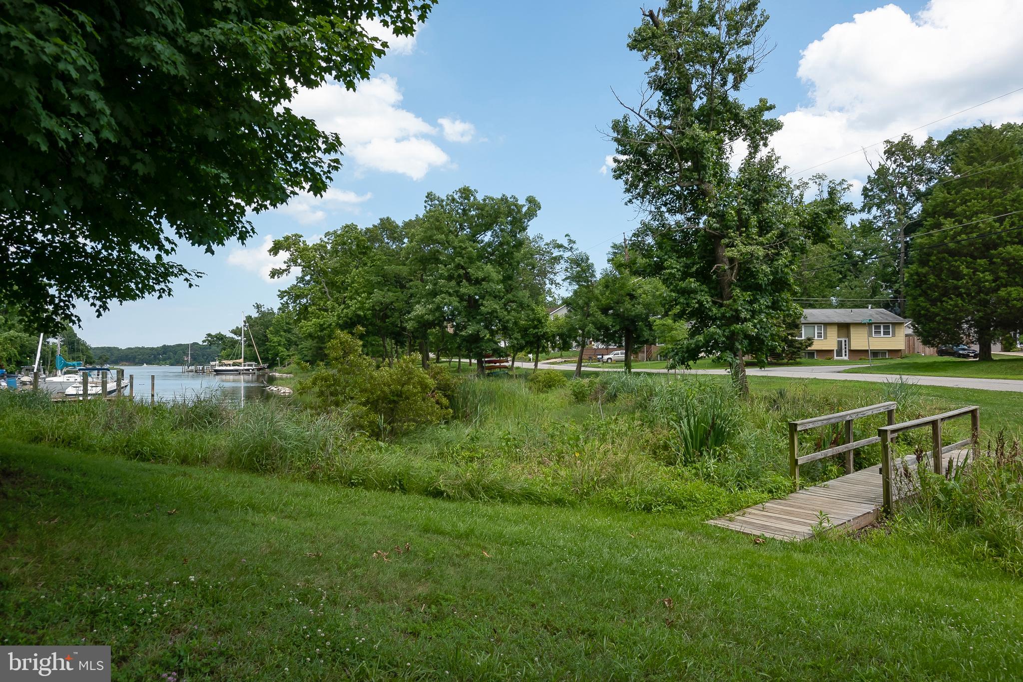 WOODLAND BEACH - Residential