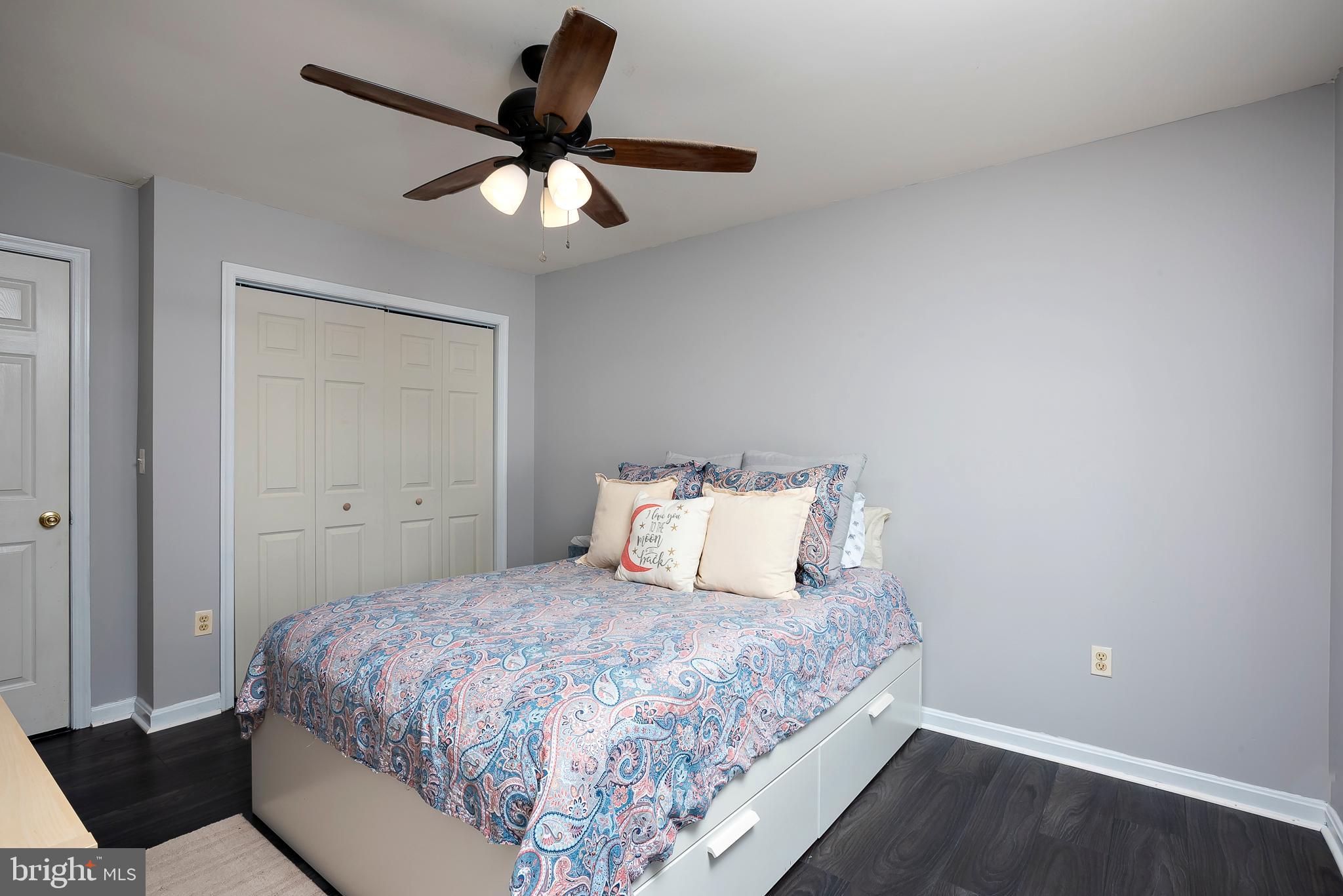 WOODLAND BEACH - Residential