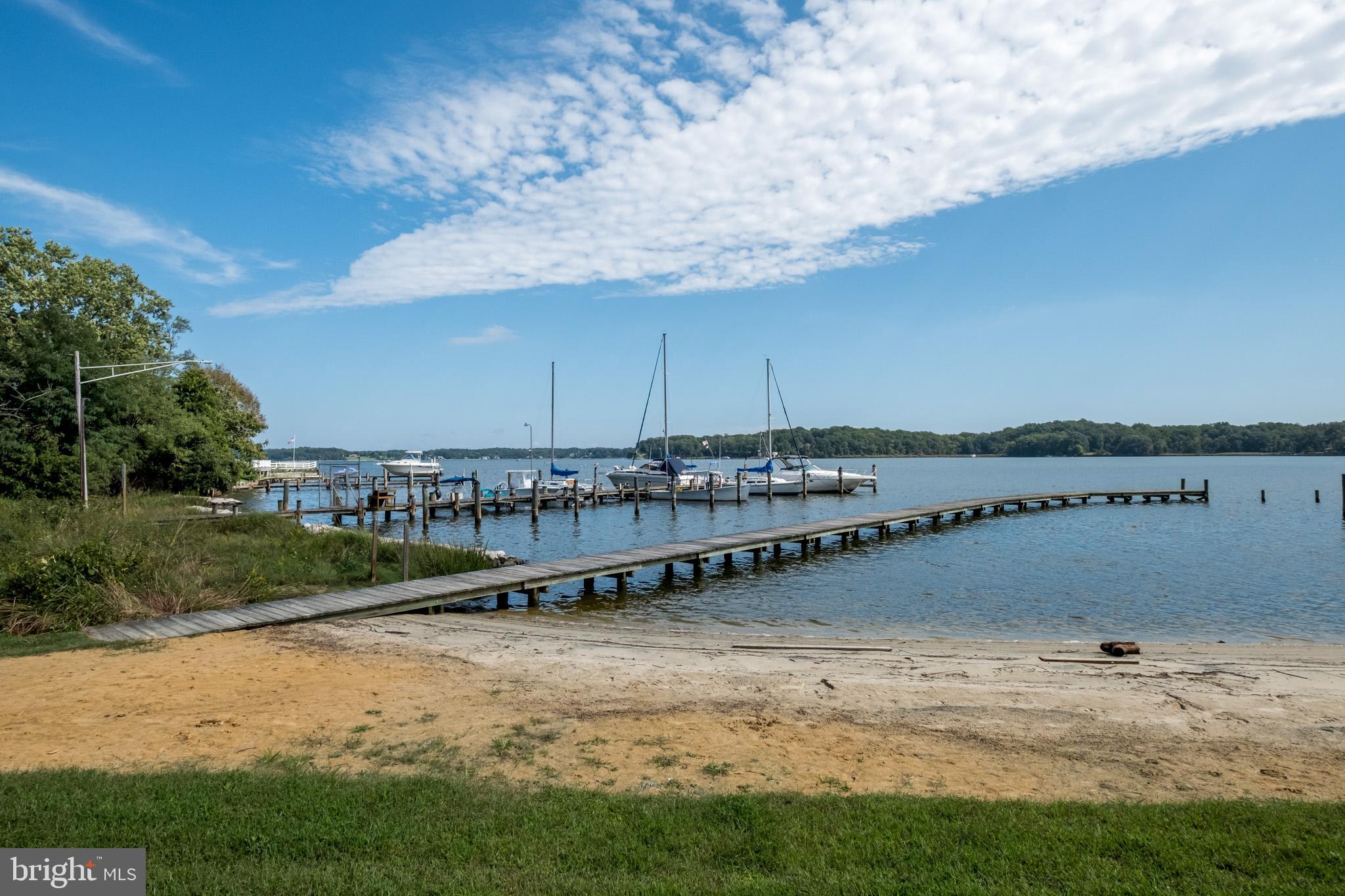 WOODLAND BEACH - Residential