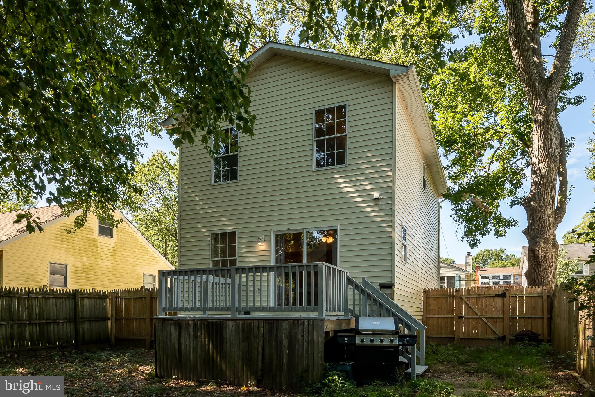 WOODLAND BEACH - Residential