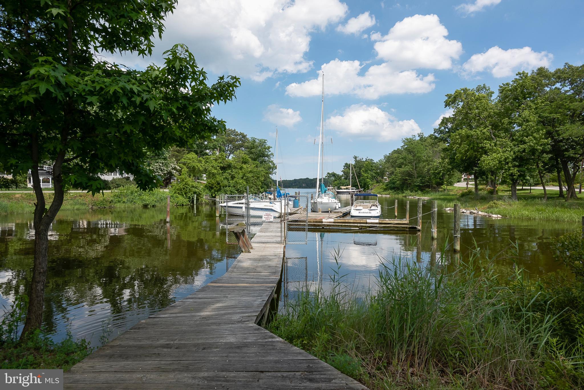 WOODLAND BEACH - Residential