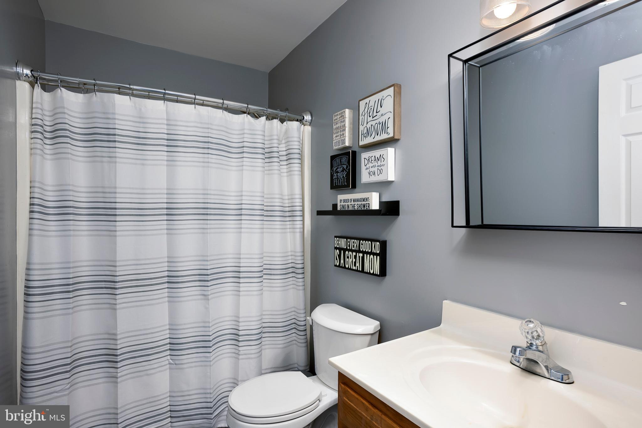 WOODLAND BEACH - Residential