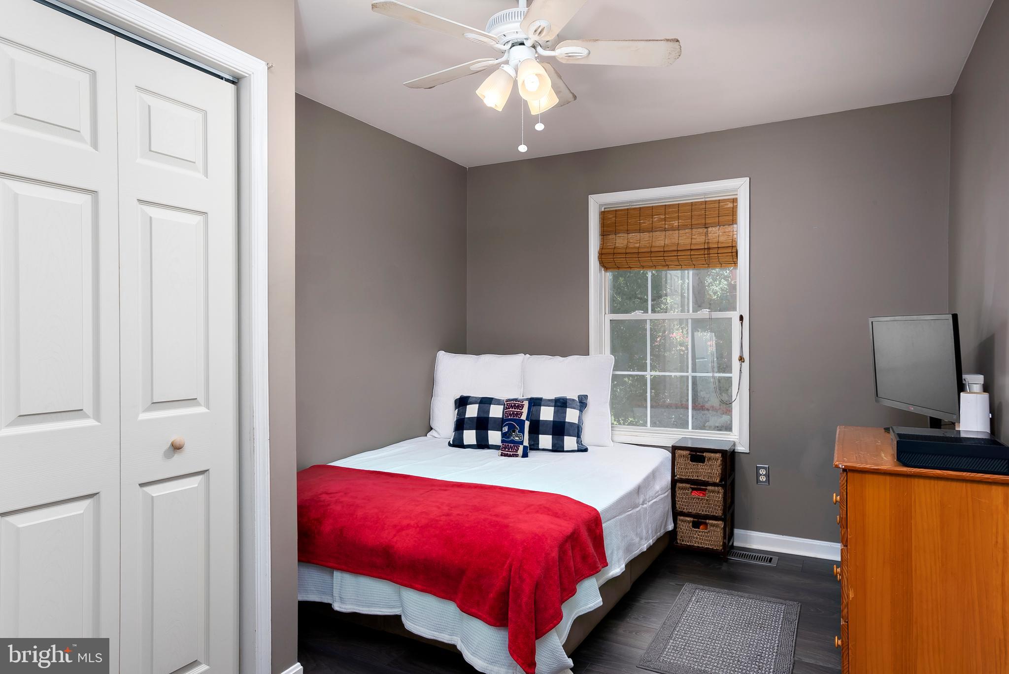 WOODLAND BEACH - Residential